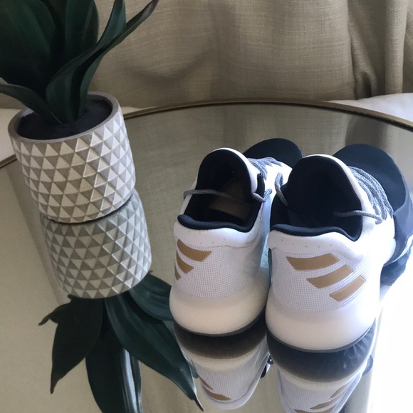 🔥🏀Adidas James Harden basketball boys shoes🏀🔥 - Picture 4 of 5